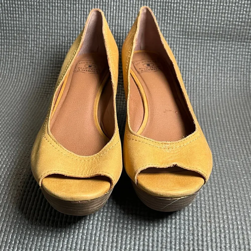 Lucky Brand Issy 2 Wedge Heels Womens 8.5M Yellow Leather Slip On Peep Toe‎